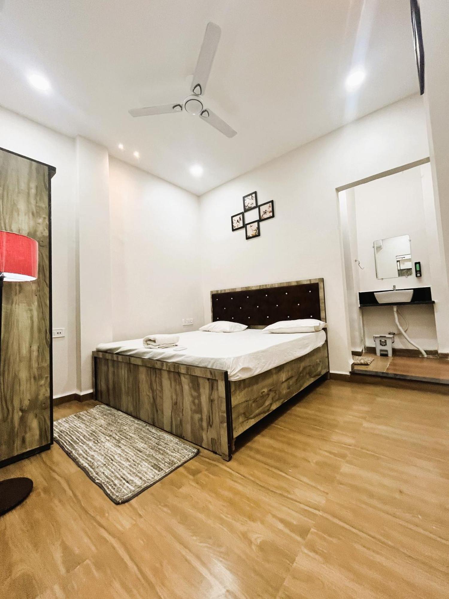 Shree Stay Inn Luxe' Holiday Home Удджайн Экстерьер фото