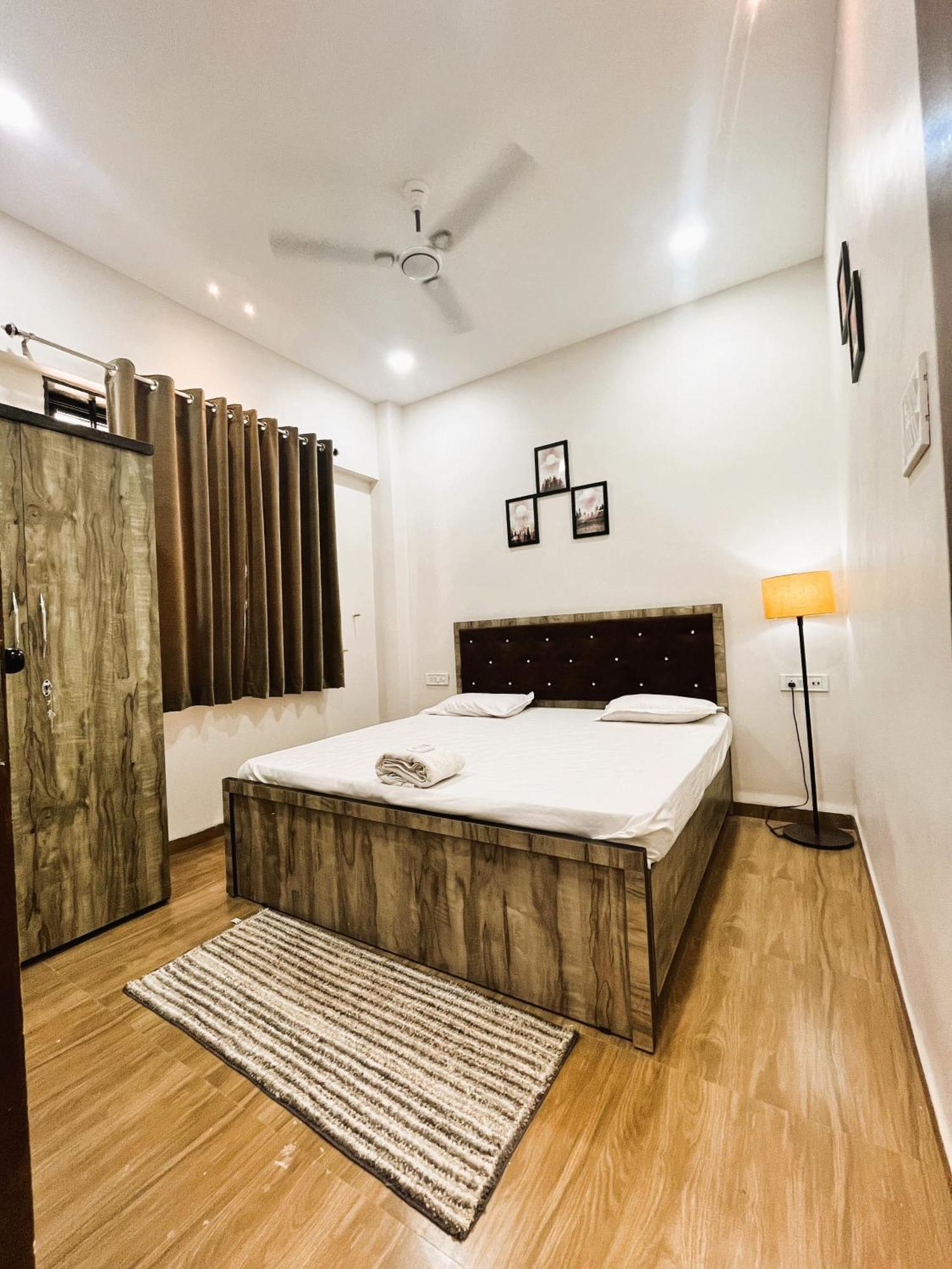 Shree Stay Inn Luxe' Holiday Home Удджайн Экстерьер фото
