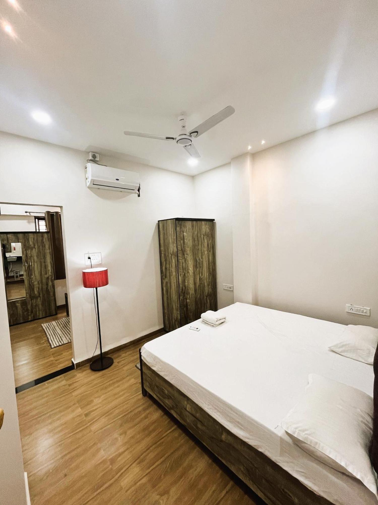 Shree Stay Inn Luxe' Holiday Home Удджайн Экстерьер фото