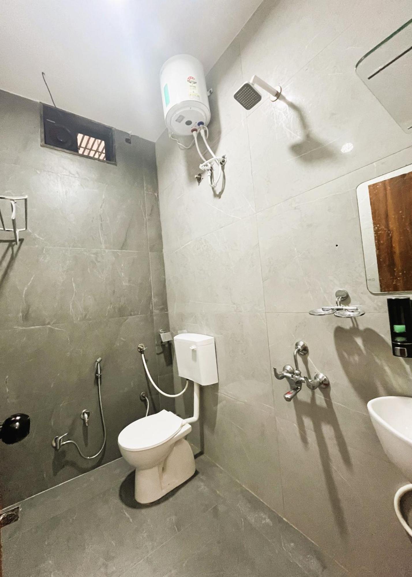 Shree Stay Inn Luxe' Holiday Home Удджайн Экстерьер фото