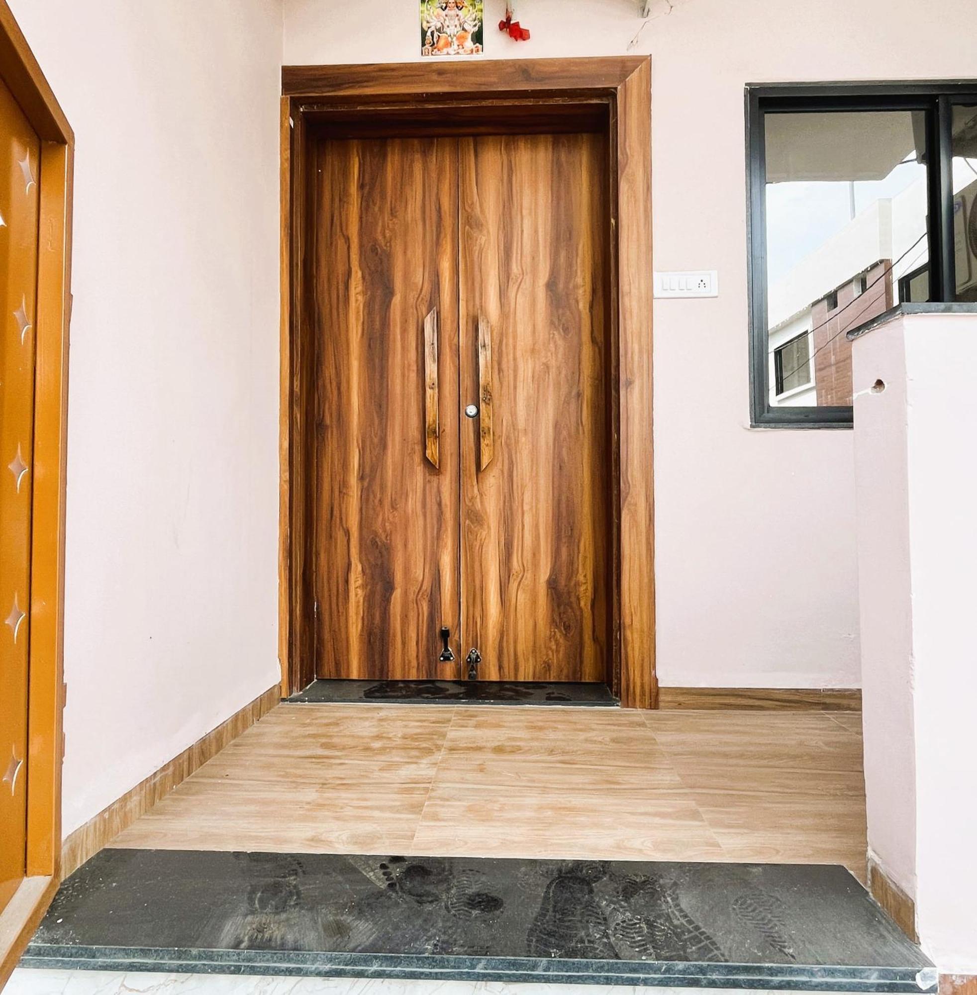 Shree Stay Inn Luxe' Holiday Home Удджайн Экстерьер фото